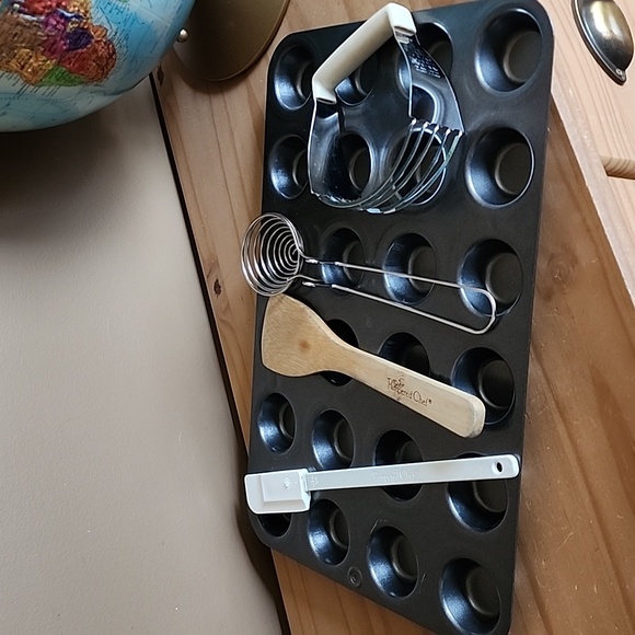 Pampered Chef baking lot - Picture 5 of 14